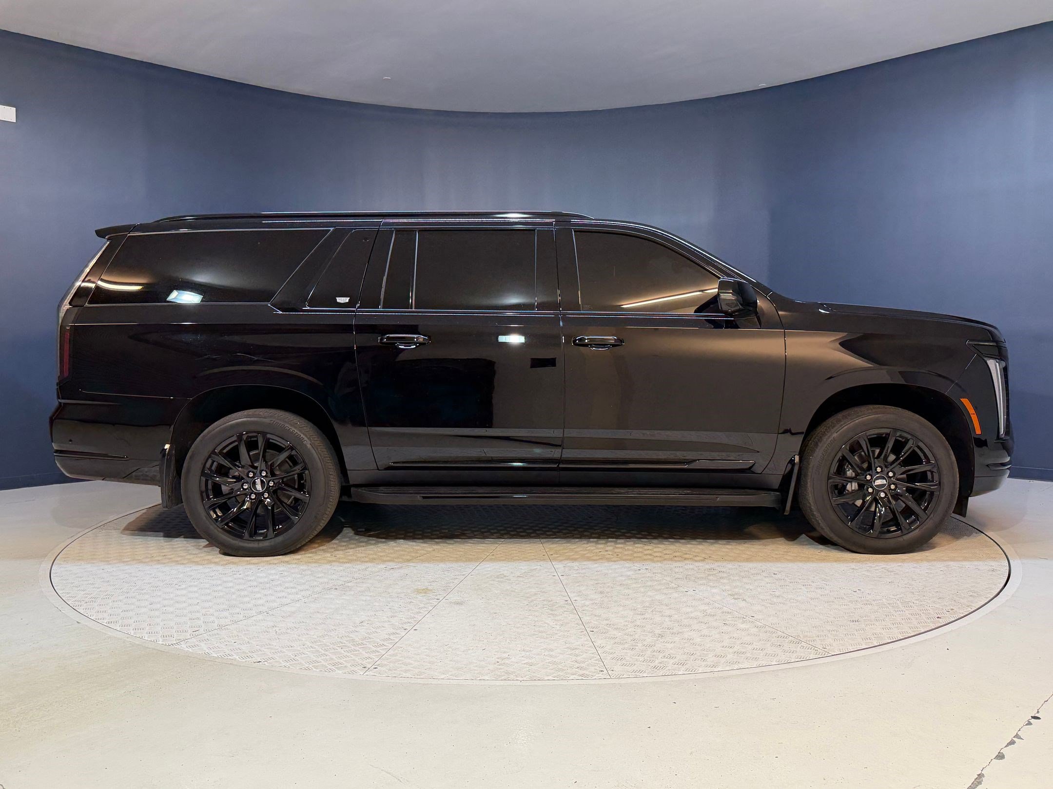 Used 2025 Cadillac Escalade ESV Sport AWD/4WD image 7