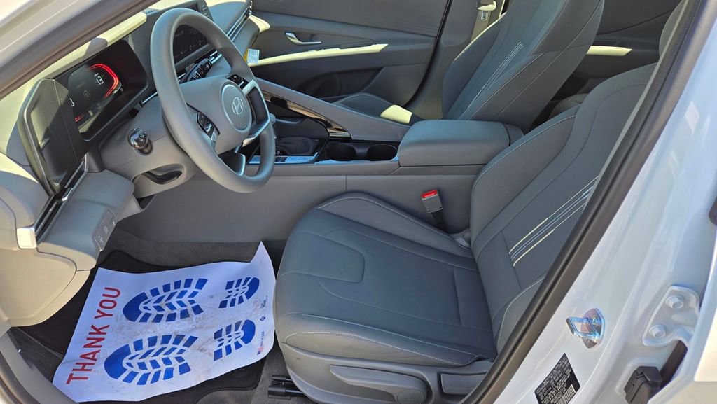 Used 2025 Hyundai Elantra Hybrid FWD image 13