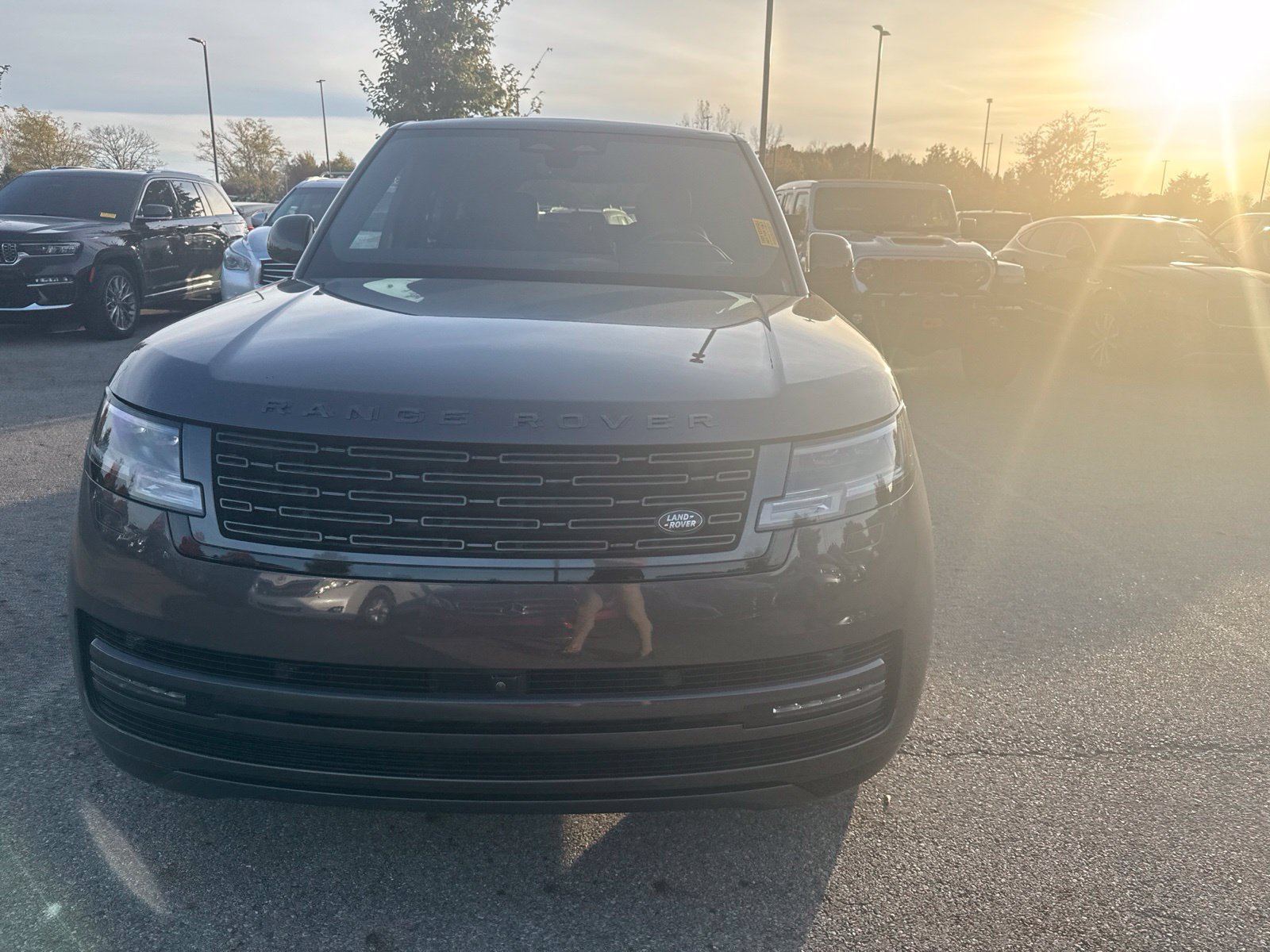 Used 2024 Land Rover Range Rover SE AWD/4WD image 2