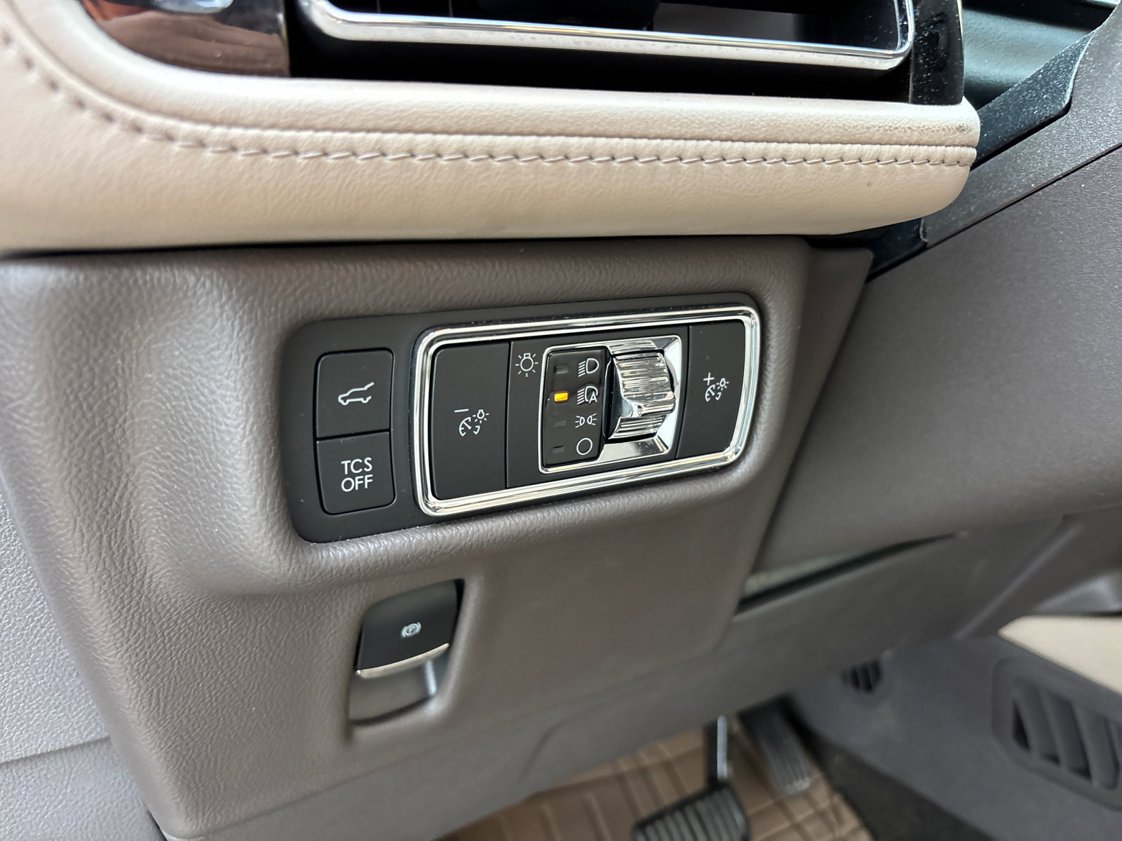 Used 2022 Lincoln Nautilus AWD w/ Premium Package image 14