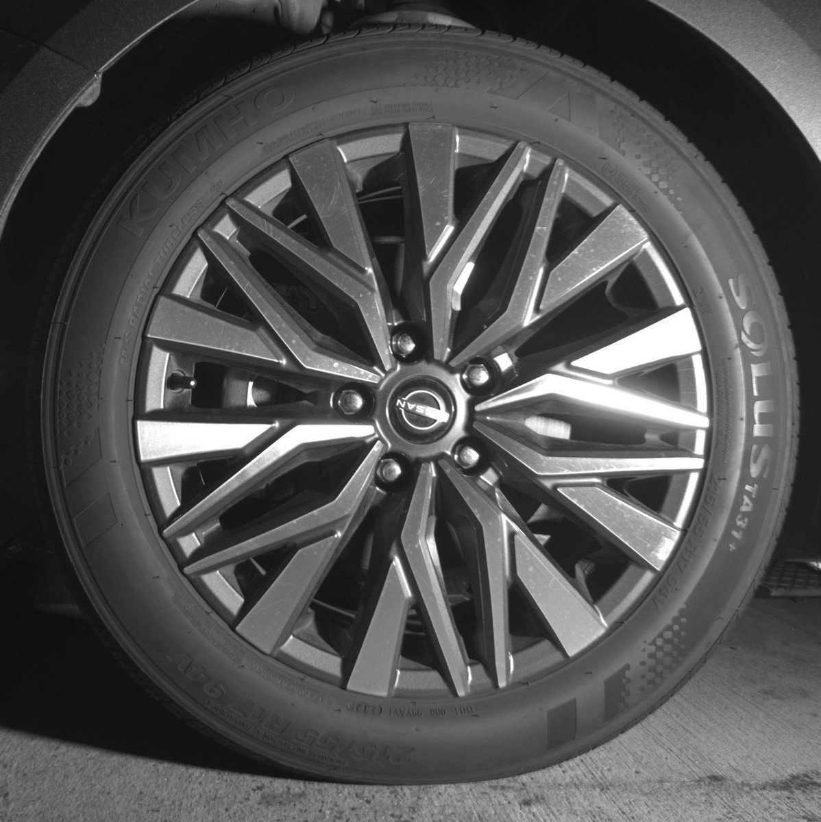 Used 2025 Nissan Altima 2.5 SV FWD image 12