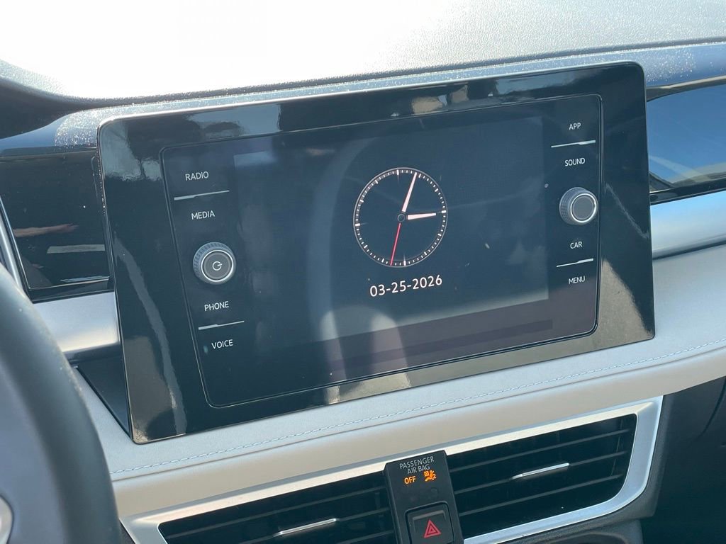 Certified 2025 Volkswagen Taos SE image 18