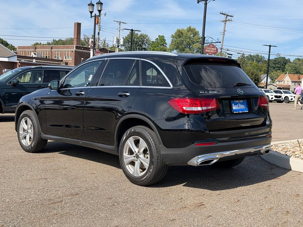 Used 2018 Mercedes-Benz GLC 300 4MATIC image 3