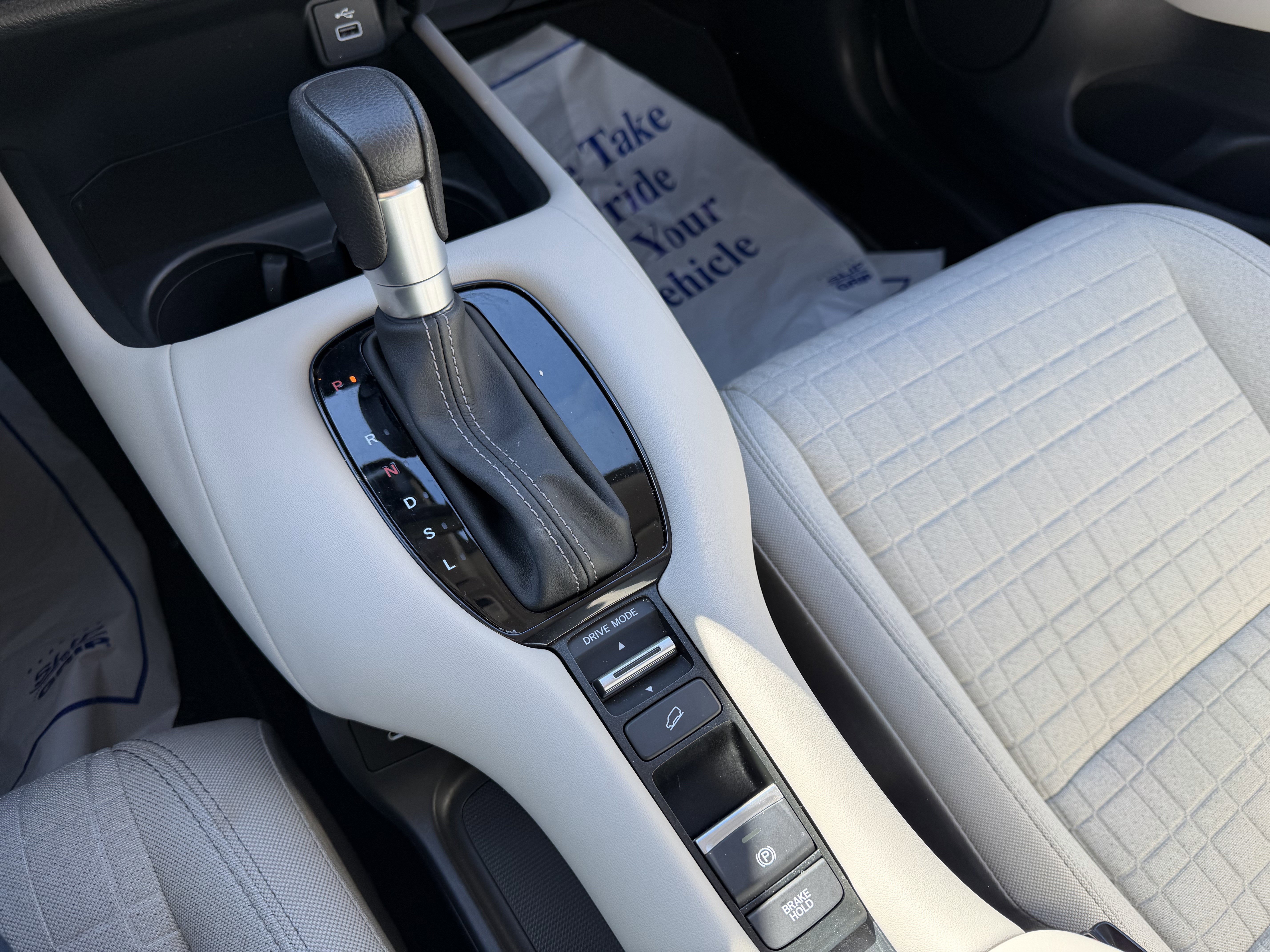 Used 2025 Honda HR-V LX image 18