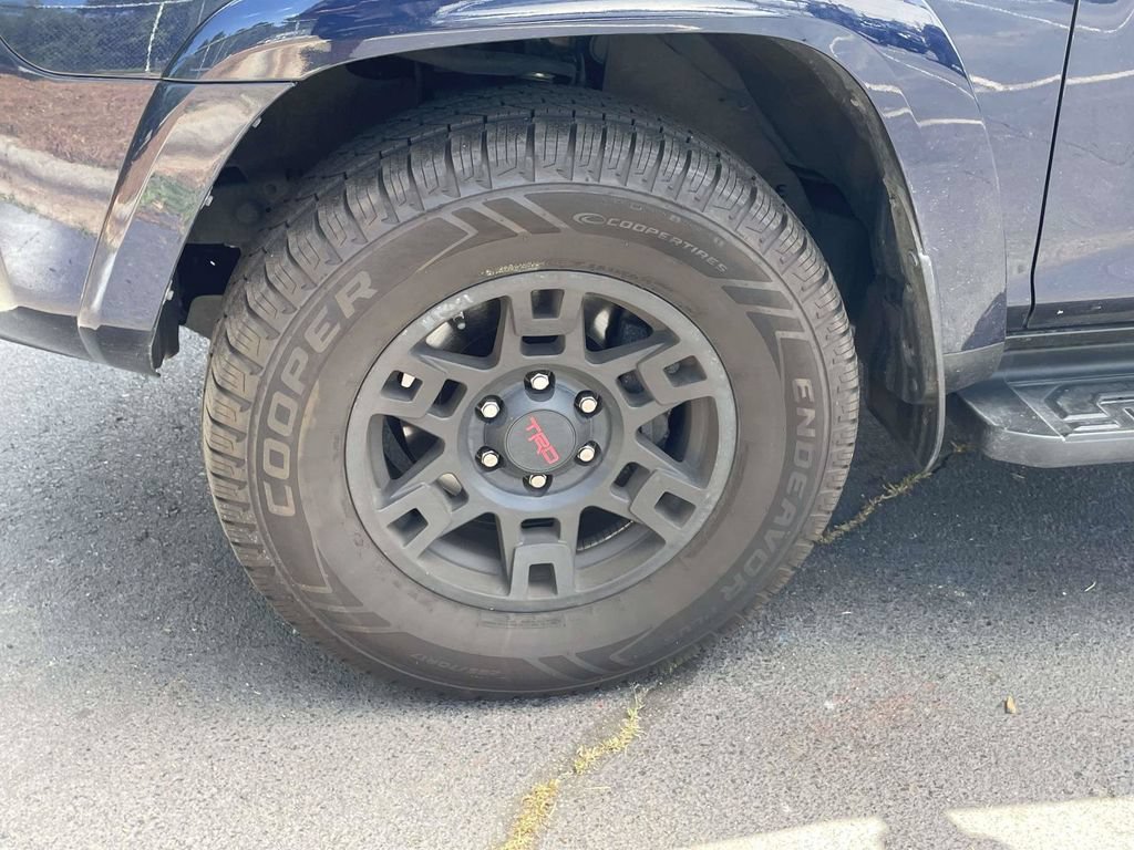 Used 2021 Toyota 4Runner Venture w/ Moonroof Package AWD/4WD image 12