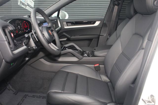 New 2026 Porsche Cayenne Base image 5
