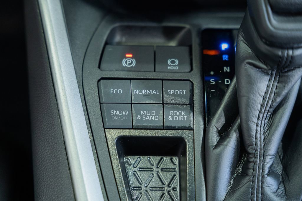 Used 2024 Toyota RAV4 LE image 20