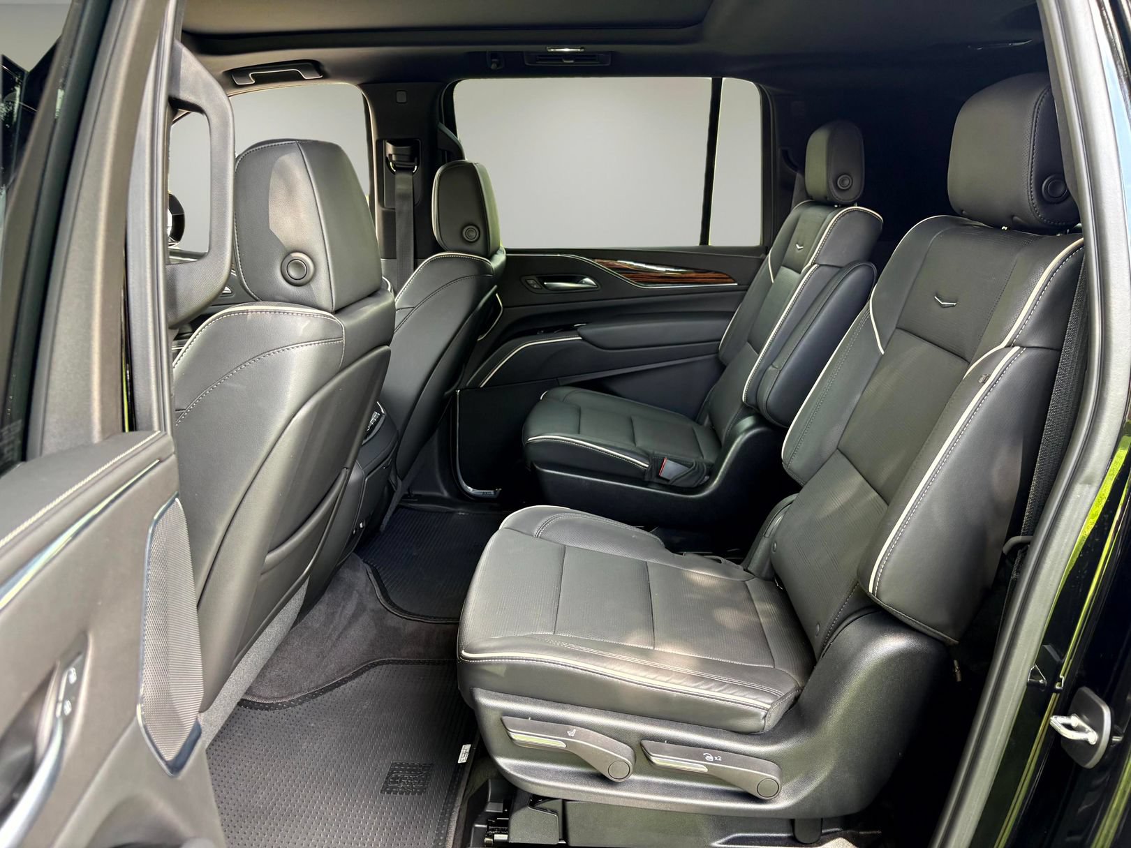 Certified 2023 Cadillac Escalade ESV Premium Luxury AWD/4WD image 12