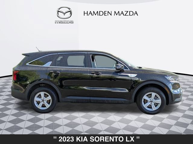 Used 2023 Kia Sorento LX image 2