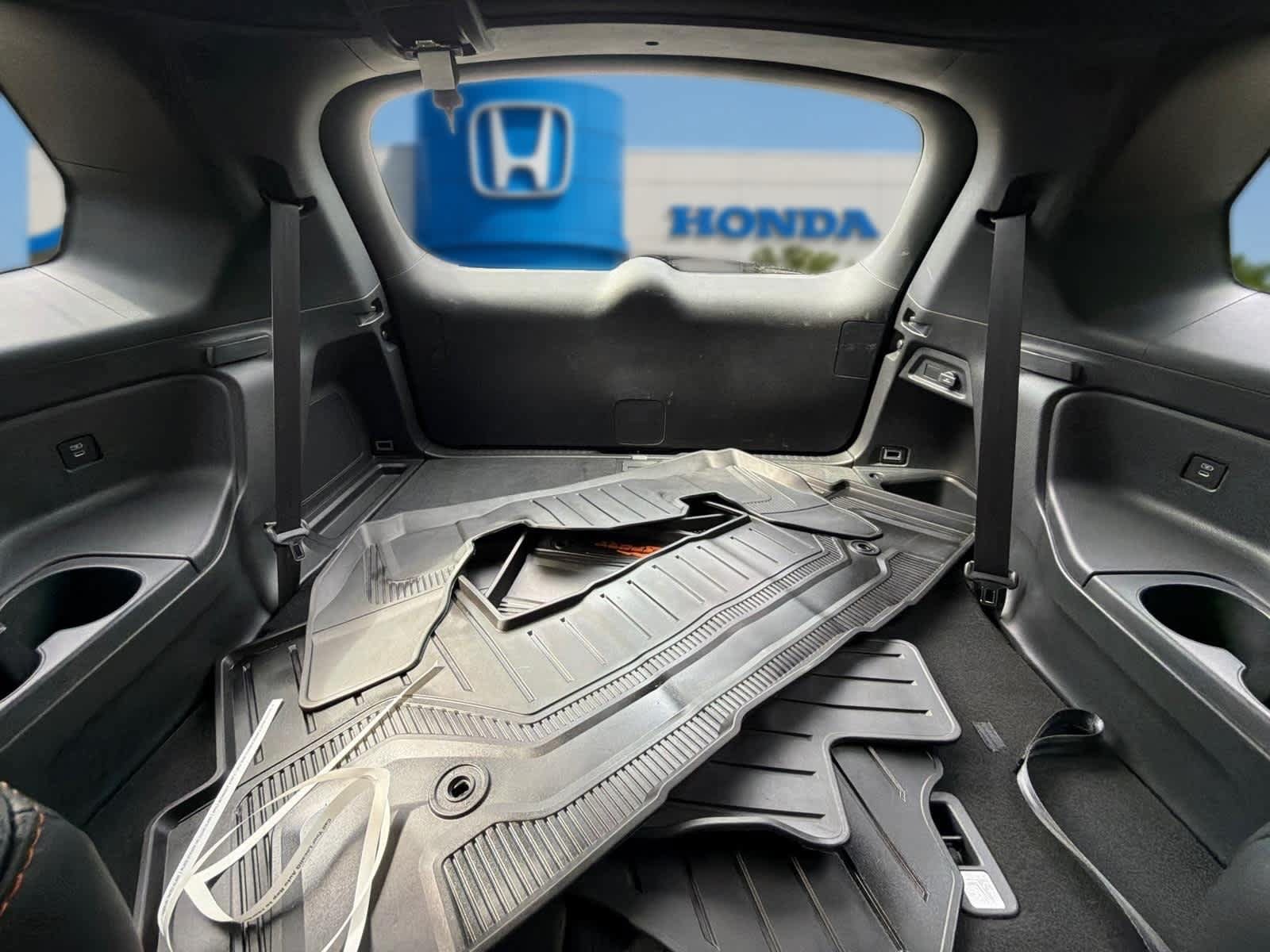 Used 2025 Honda Pilot TrailSport image 33