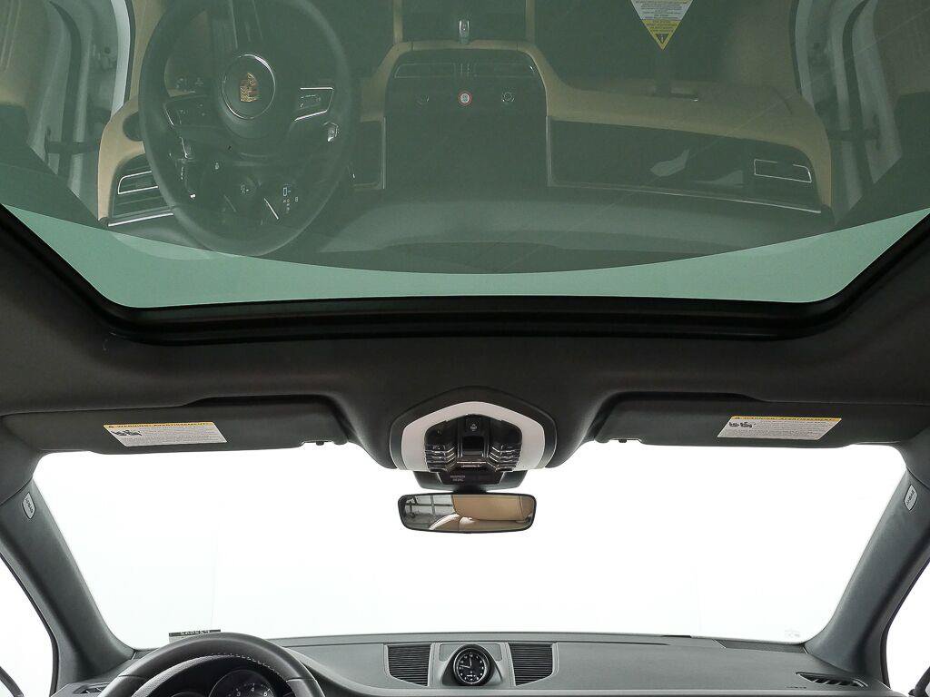 Certified 2026 Porsche Macan Turbo AWD/4WD image 19