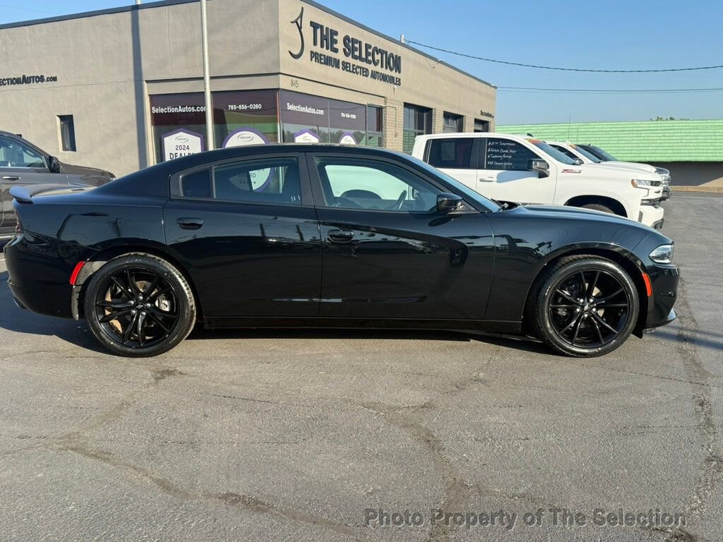 Used 2017 Dodge Charger SE w/ Blacktop Package image 18