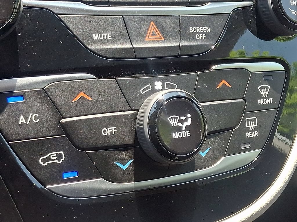 Used 2024 Chrysler Voyager LX FWD image 16