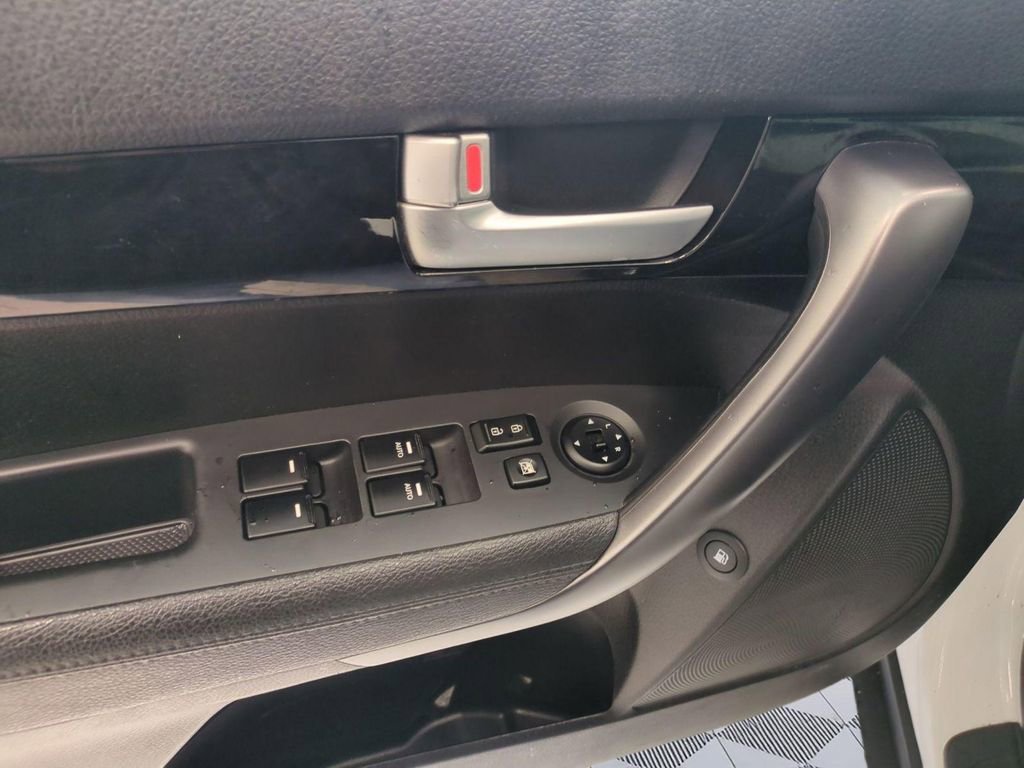 Used 2015 Kia Sorento EX AWD/4WD image 11