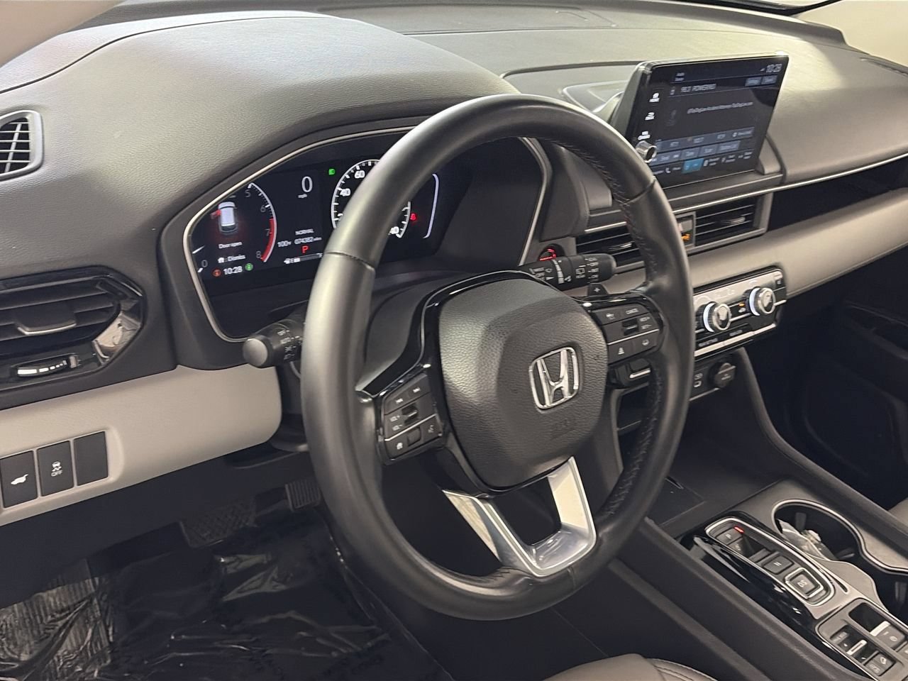 Used 2023 Honda Pilot Touring image 11