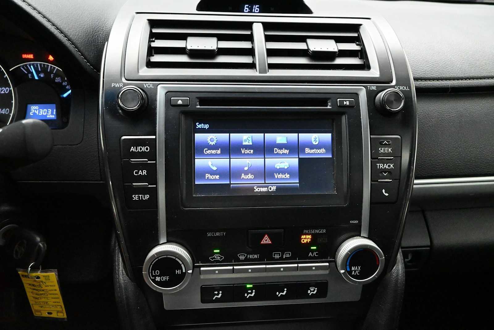 Used 2014 Toyota Camry SE FWD image 18