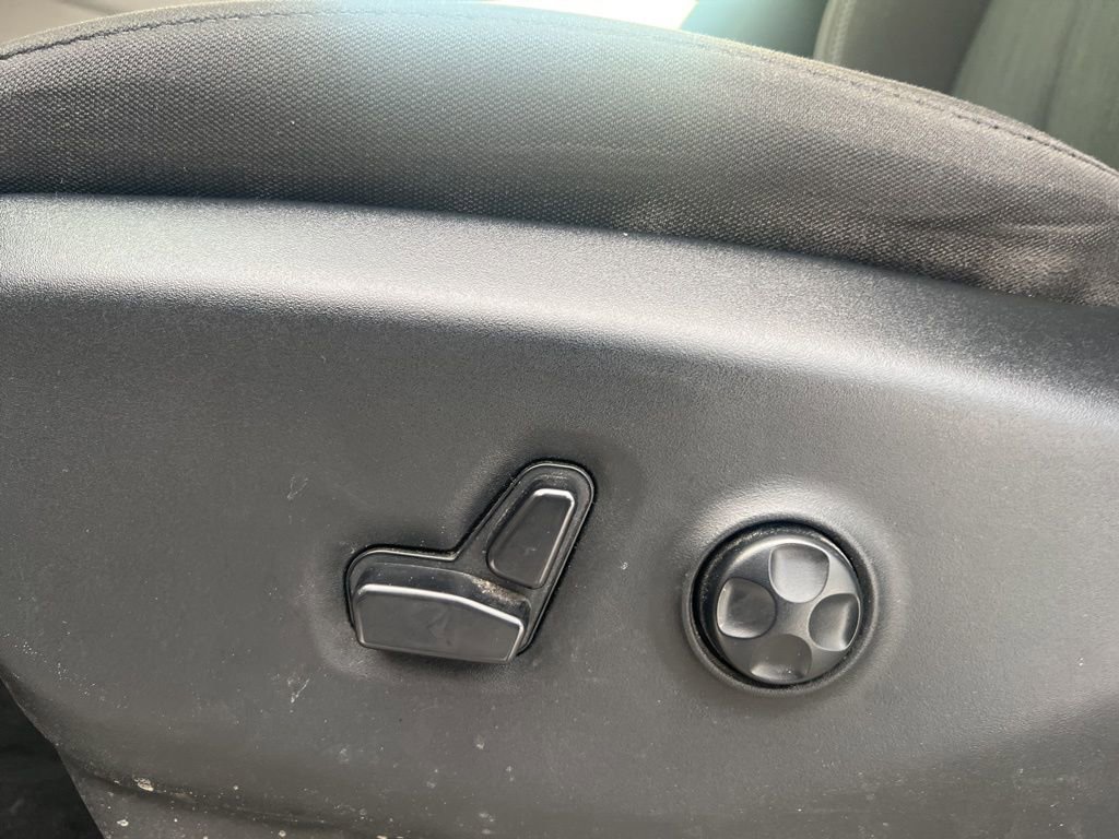 Used 2024 Chrysler Voyager LX image 10