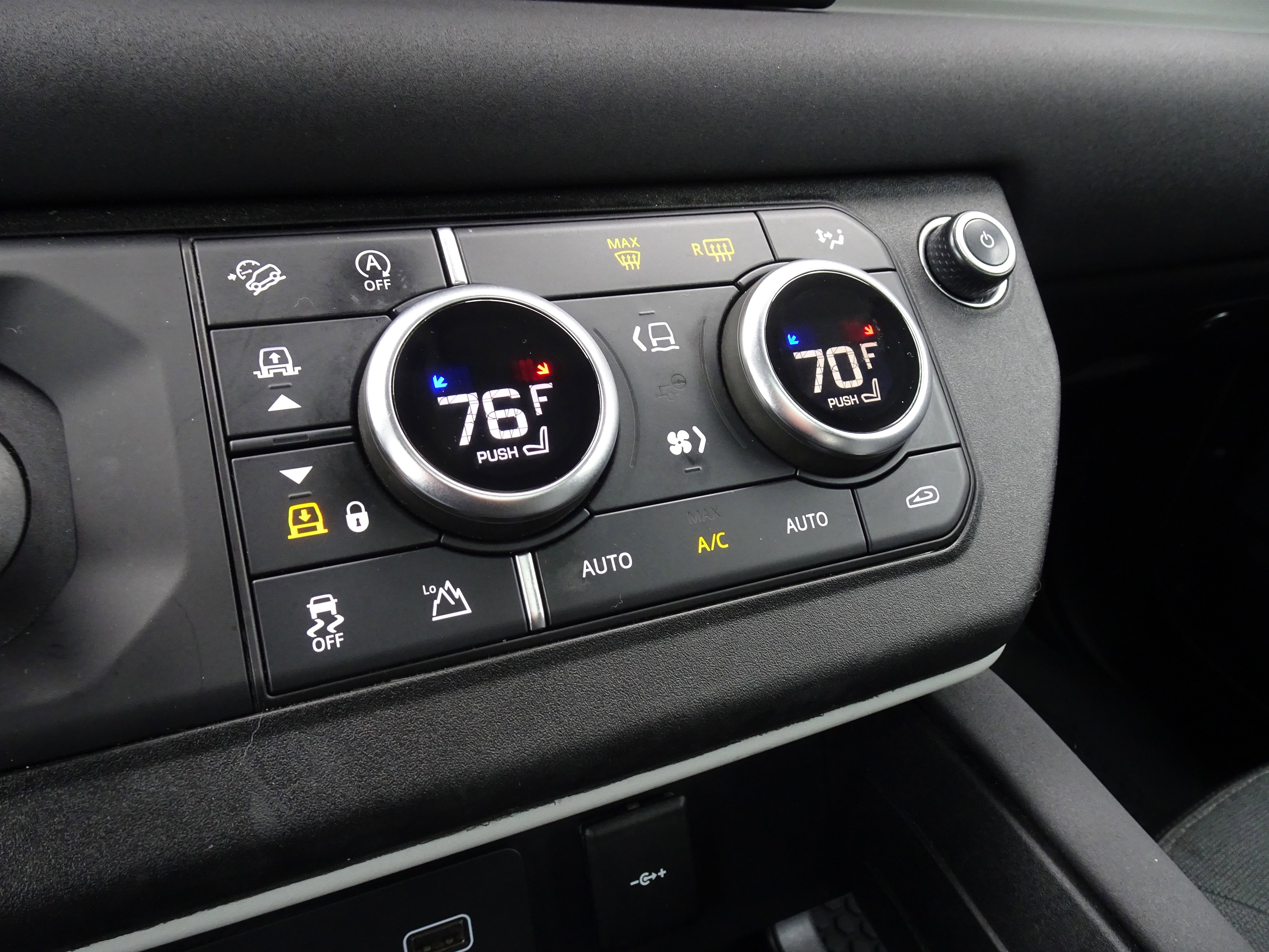 Used 2020 Land Rover Defender 110 First Edition image 31