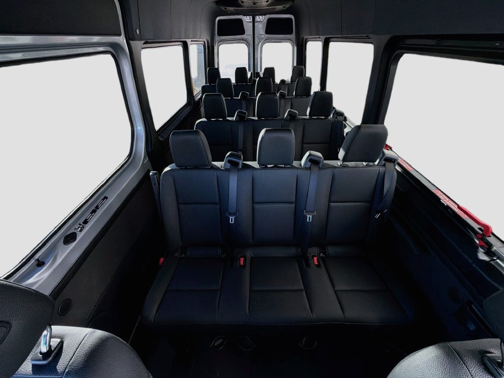 Used 2024 Mercedes-Benz Sprinter 2500 image 21