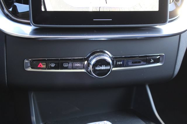 New 2026 Volvo XC90 B6 Plus w/ Protection Package Premier AWD/4WD image 24