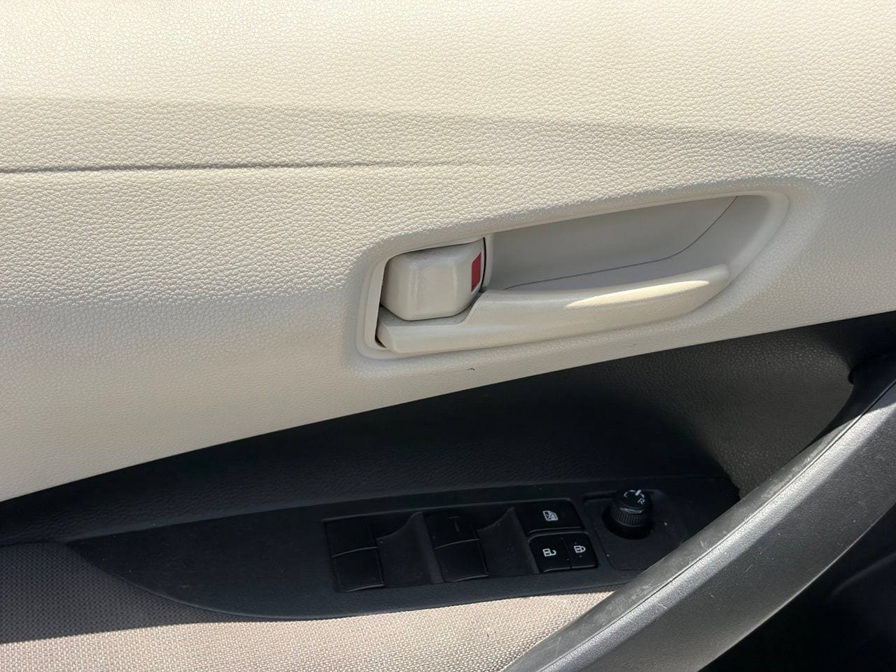 Used 2023 Toyota Corolla LE w/ Carpet Mat Package (TMS) FWD image 6