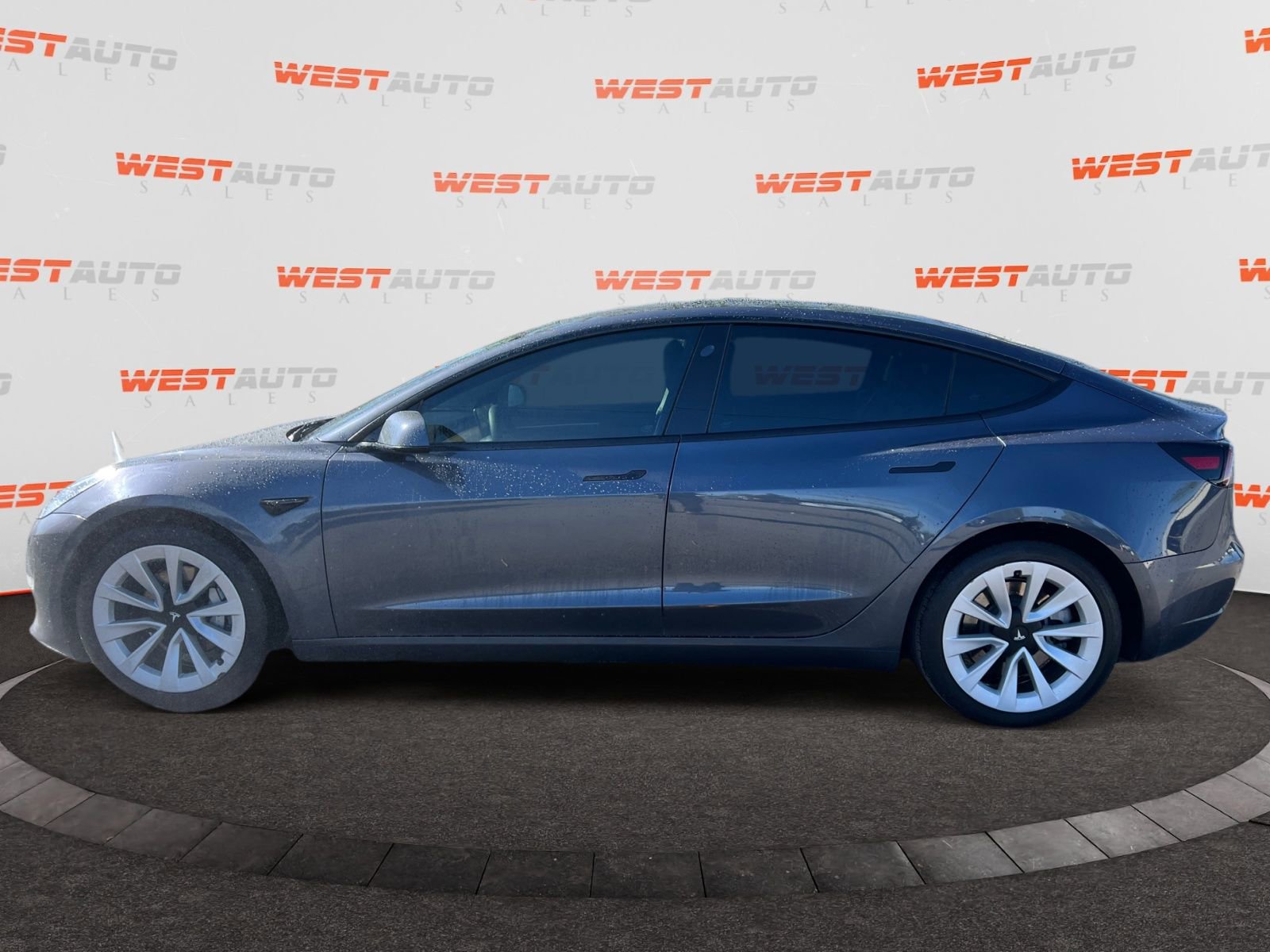 Used 2022 Tesla Model 3 Standard Range RWD image 2
