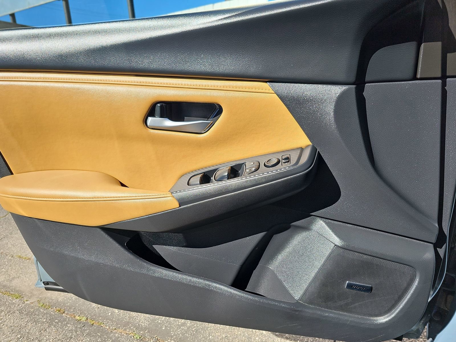 Used 2025 Nissan Sentra SV w/ SV Premium Package image 30