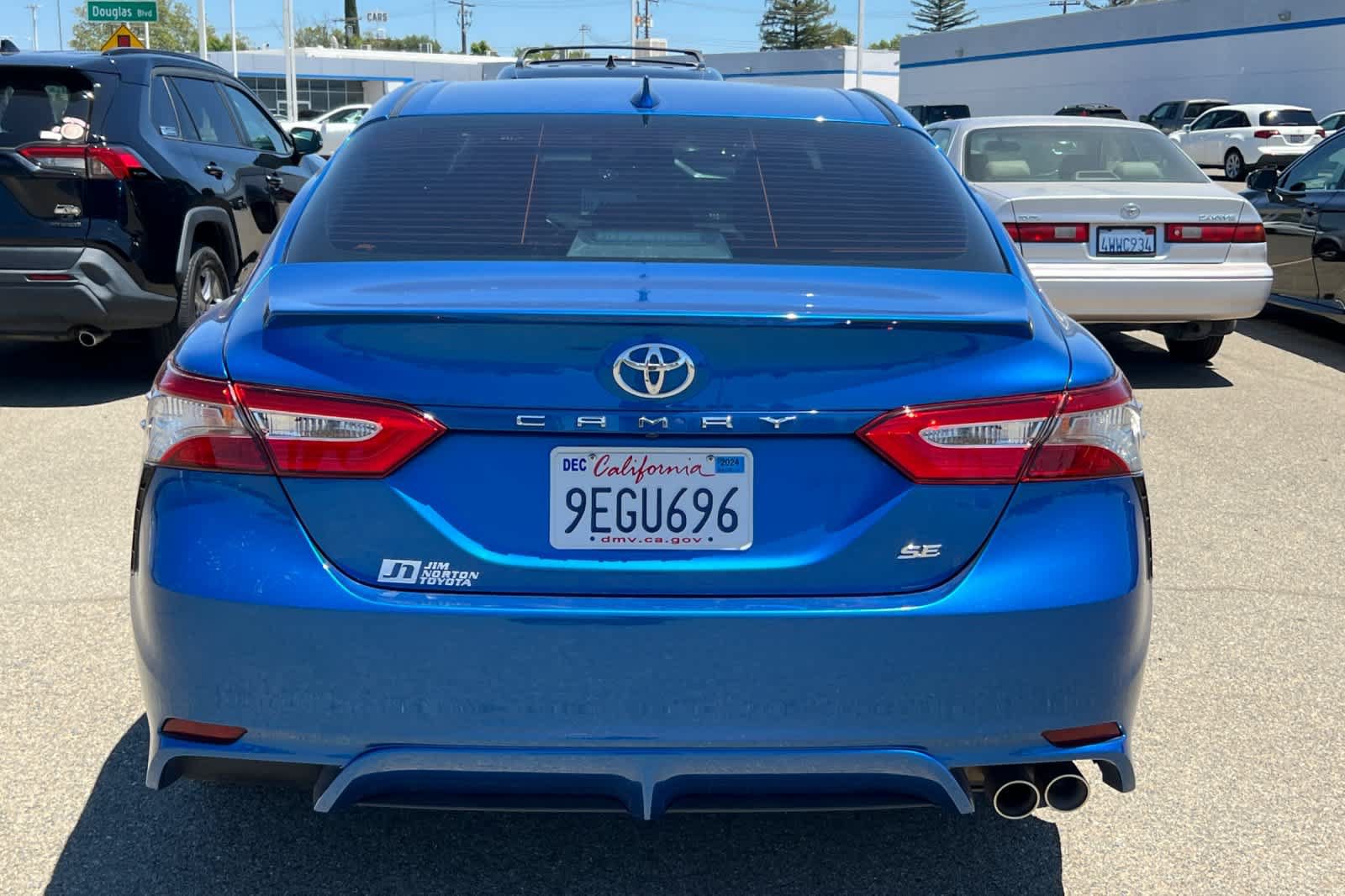 Used 2019 Toyota Camry SE w/ Convenience Package FWD image 5