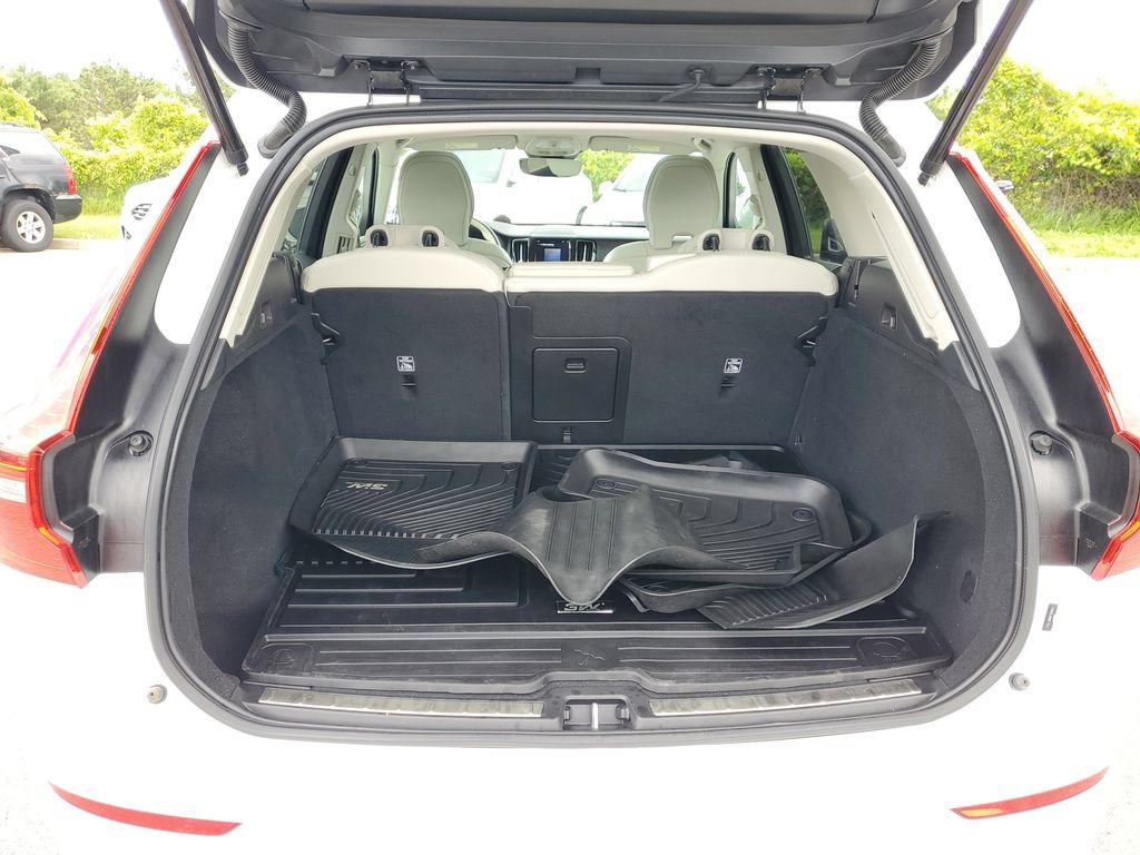 Used 2023 Volvo XC60 B5 Plus AWD/4WD image 8