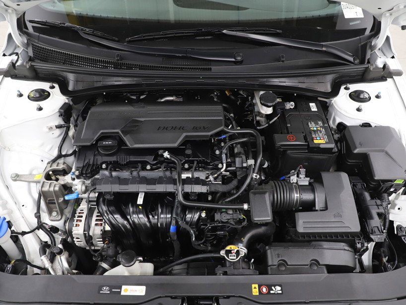 Used 2025 Hyundai Elantra SEL FWD image 29