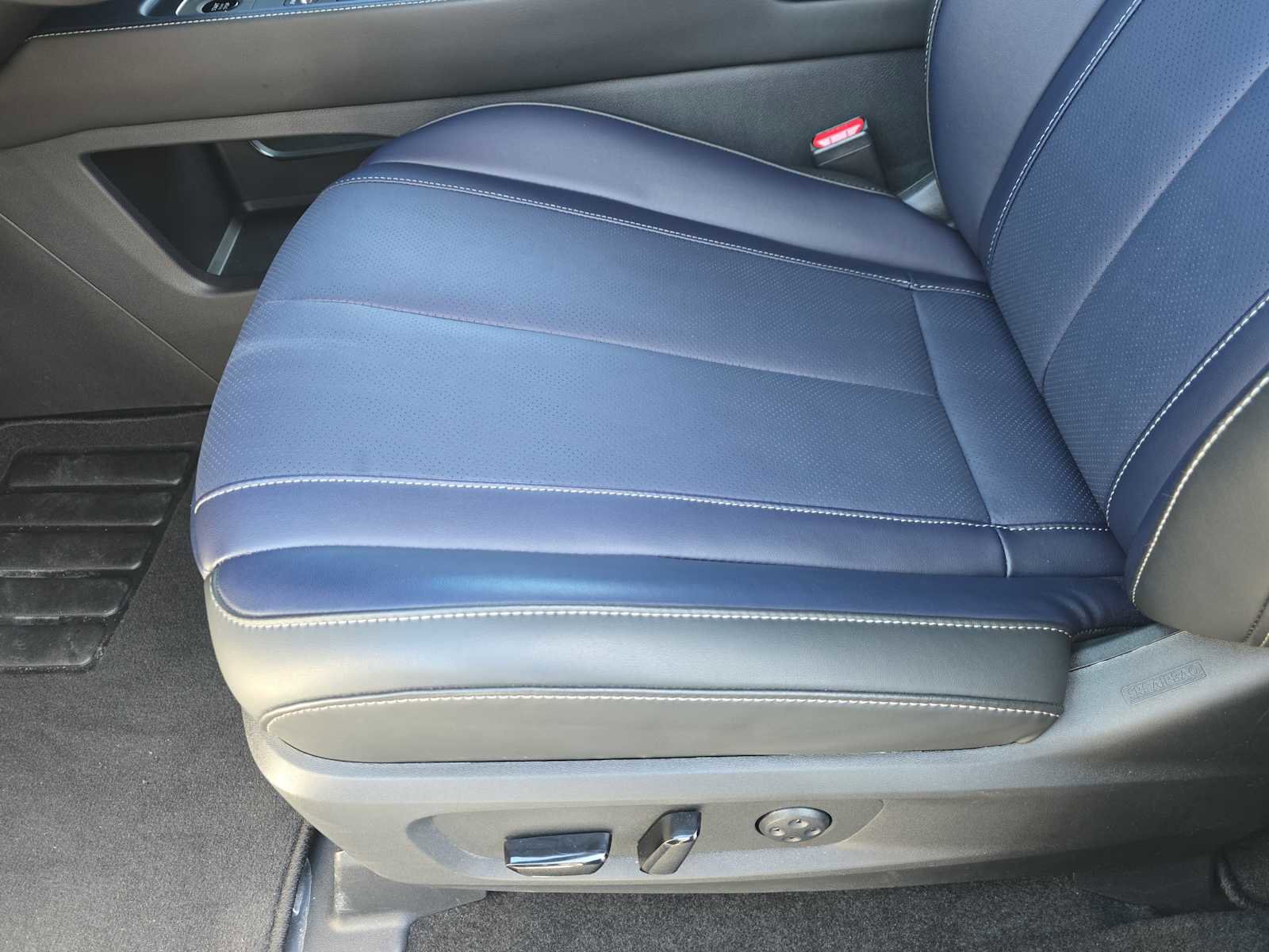 Certified 2026 INFINITI QX60 Sport w/ Dark Cargo Package image 17