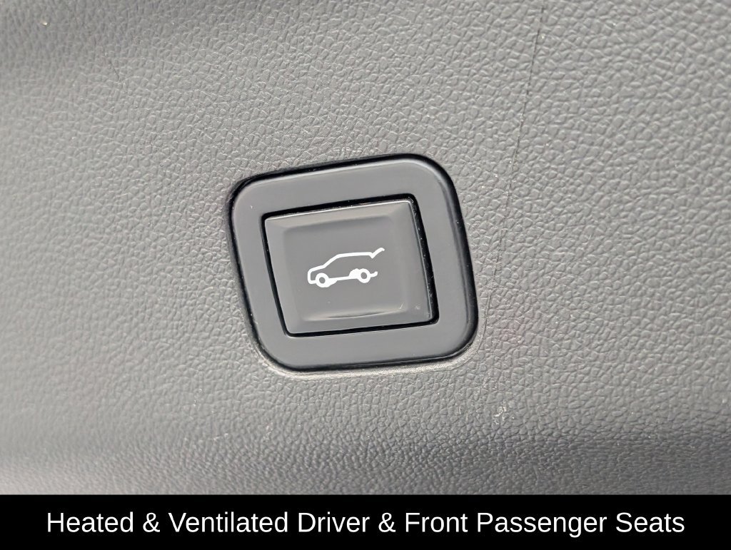 Used 2022 GMC Yukon AT4 AWD/4WD image 31