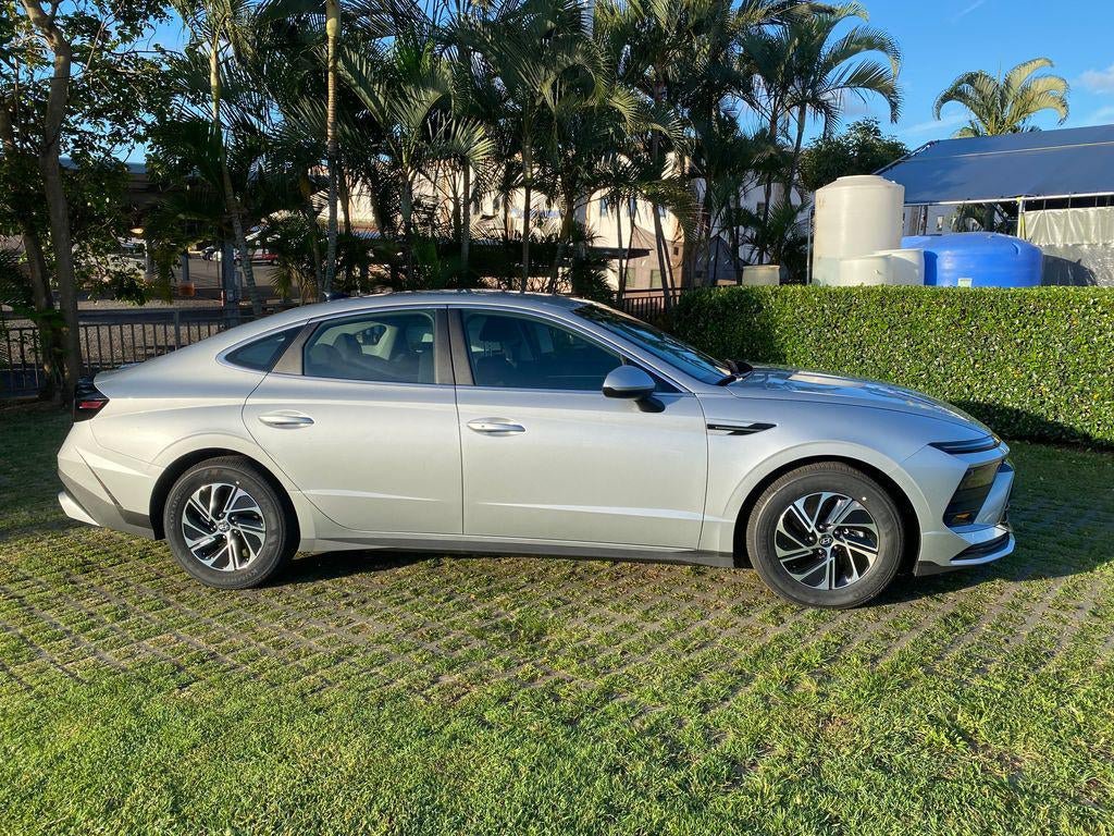 New 2026 Hyundai Sonata Blue FWD image 8