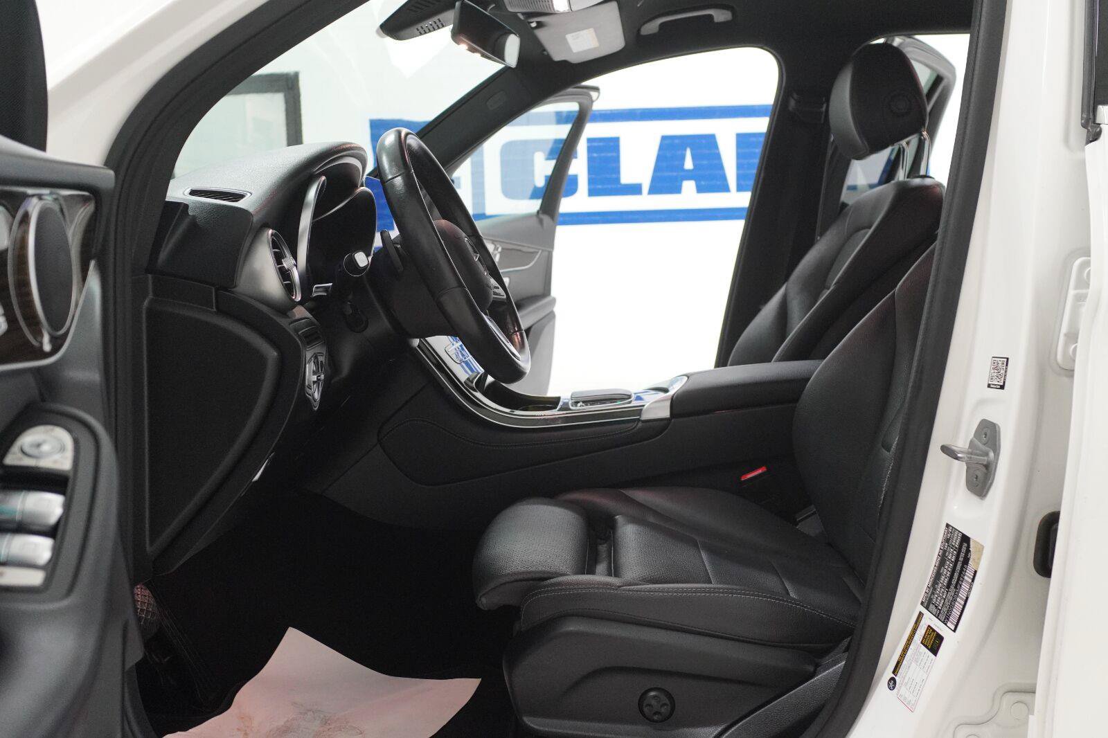 Used 2021 Mercedes-Benz GLC 300 image 5