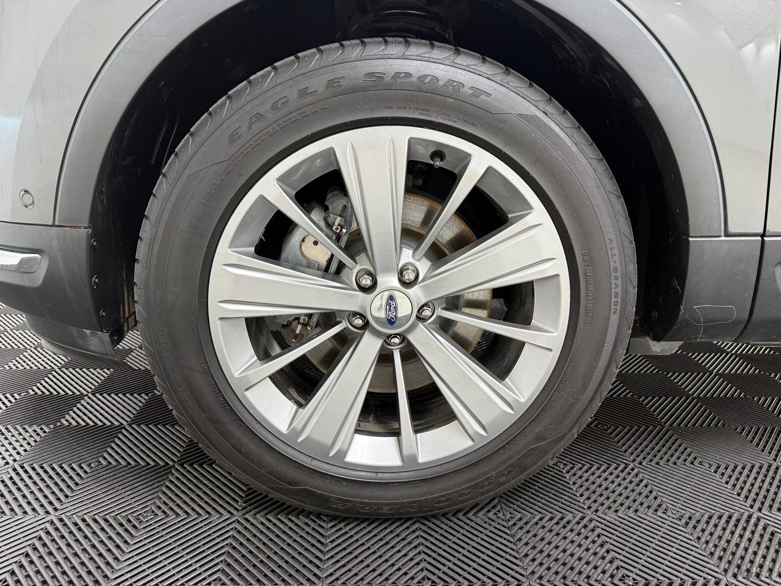 Used 2018 Ford Explorer Limited w/ Equipment Group 301A AWD/4WD image 11