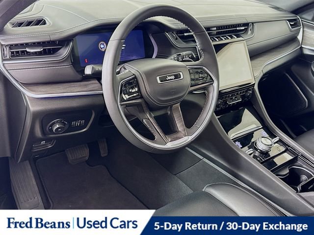 Used 2023 Jeep Grand Cherokee Overland w/ Luxury Tech Group IV AWD/4WD image 14