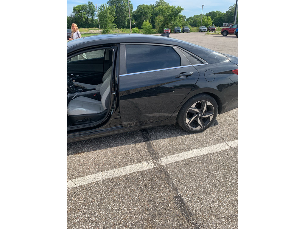 Used 2023 Hyundai Elantra Limited w/ Cargo Package FWD image 2