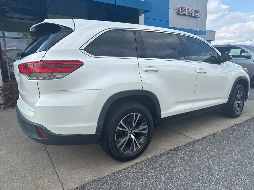 Used 2019 Toyota Highlander LE image 8