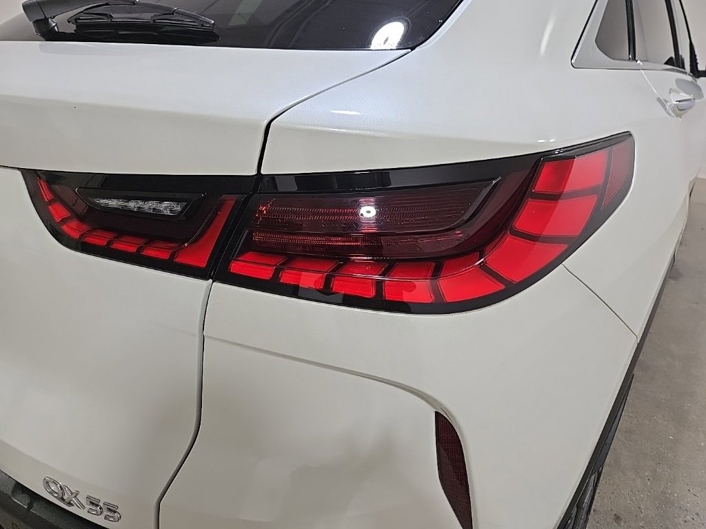 Used 2023 INFINITI QX55 Essential image 9