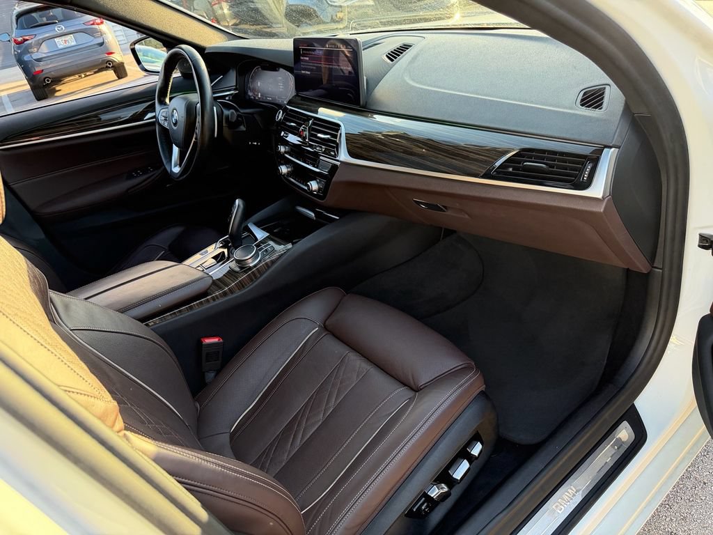 Used 2021 BMW 540i w/ Premium Package RWD image 17