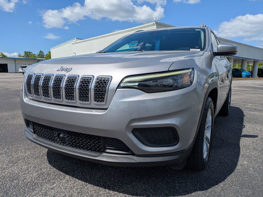 Used 2021 Jeep Cherokee Latitude w/ Mopar Interior Package image 10