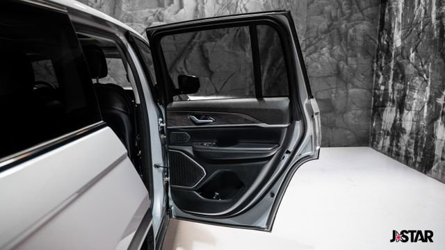 Used 2024 Jeep Grand Cherokee Limited 4xe image 14