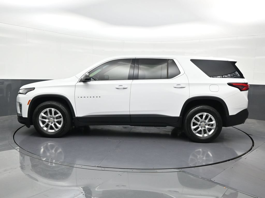 Used 2023 Chevrolet Traverse LS FWD image 2