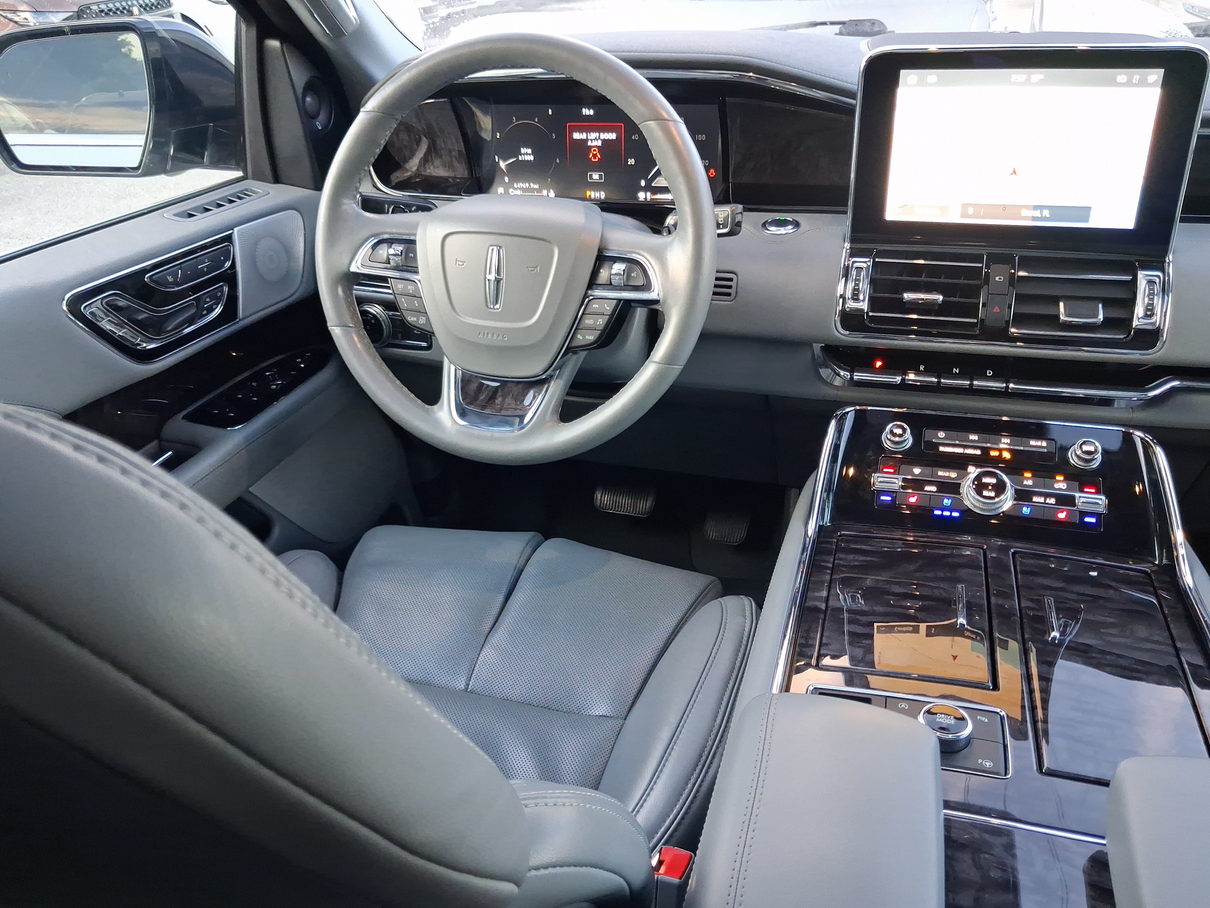 Used 2020 Lincoln Navigator L Reserve w/ Luxury Package AWD/4WD image 8
