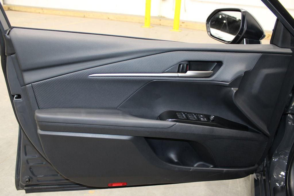 Used 2025 Toyota Camry SE image 15