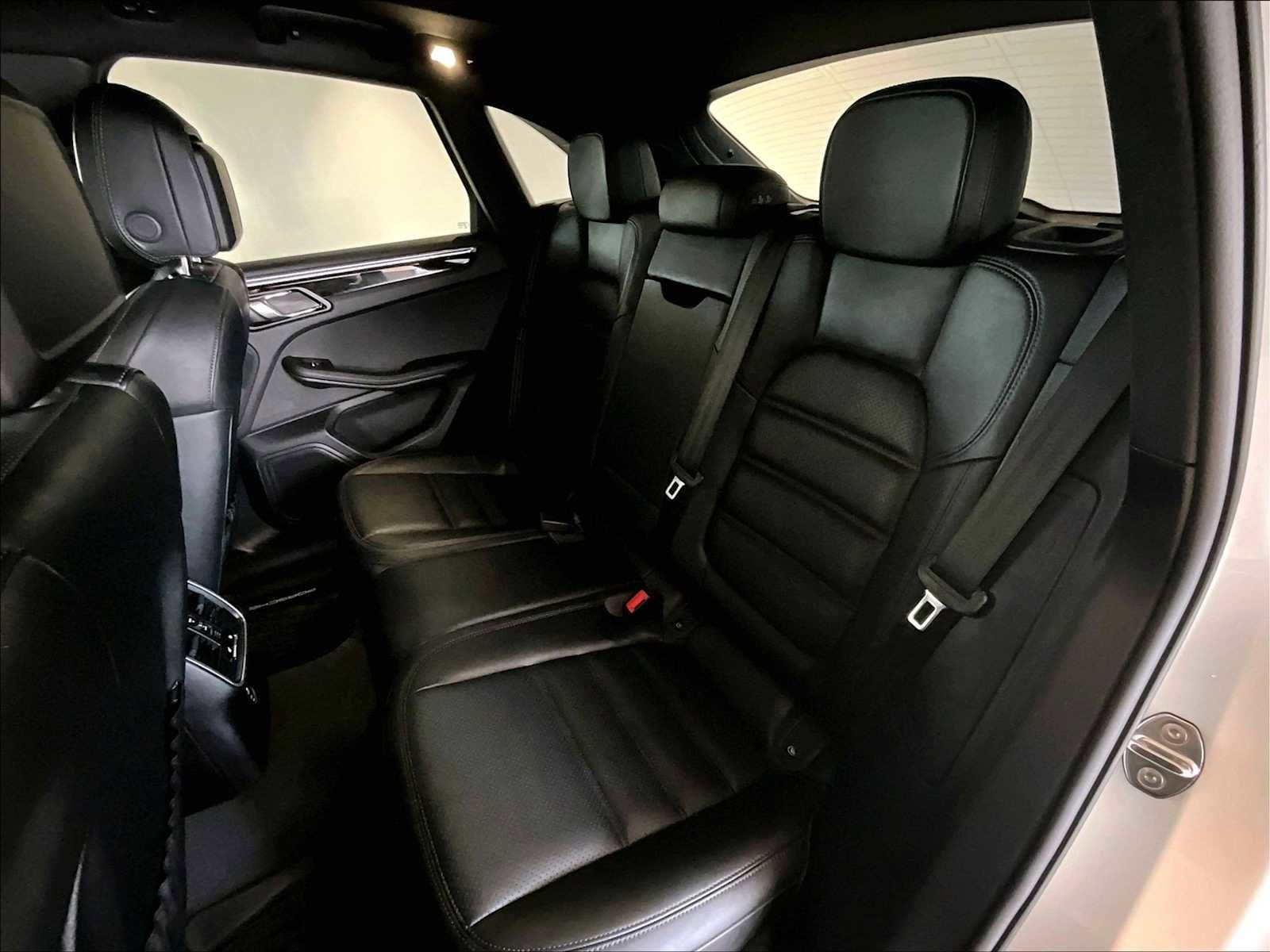 Used 2025 Porsche Macan image 30