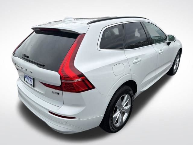 Used 2022 Volvo XC60 B5 Momentum image 6