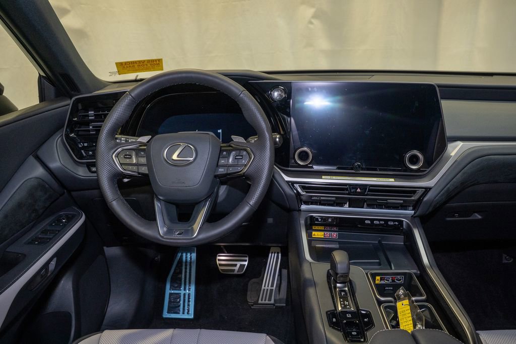 Used 2025 Lexus TX 500h AWD image 2