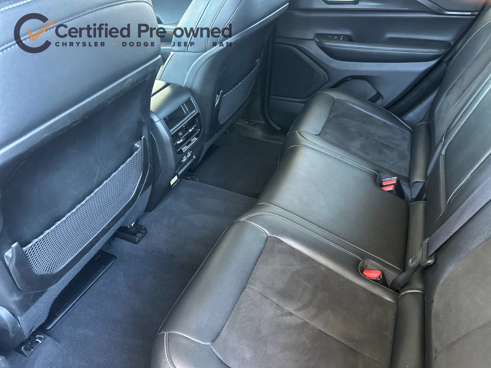 Used 2024 Jeep Grand Cherokee Altitude AWD/4WD image 13