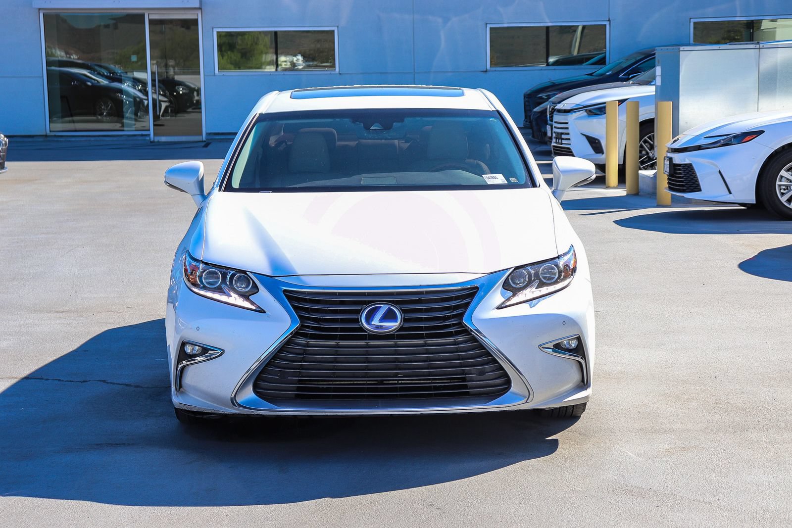 Used 2018 Lexus ES 300h w/ Navigation Package FWD image 2